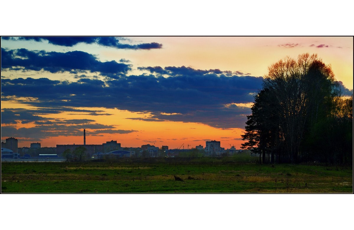 Фото Йошкар-Олы, фотографии Йошкар-Ола, Марий Эл,
сосновая роща, вид на дворцовую площадь, закат над городом, летний пейзаж