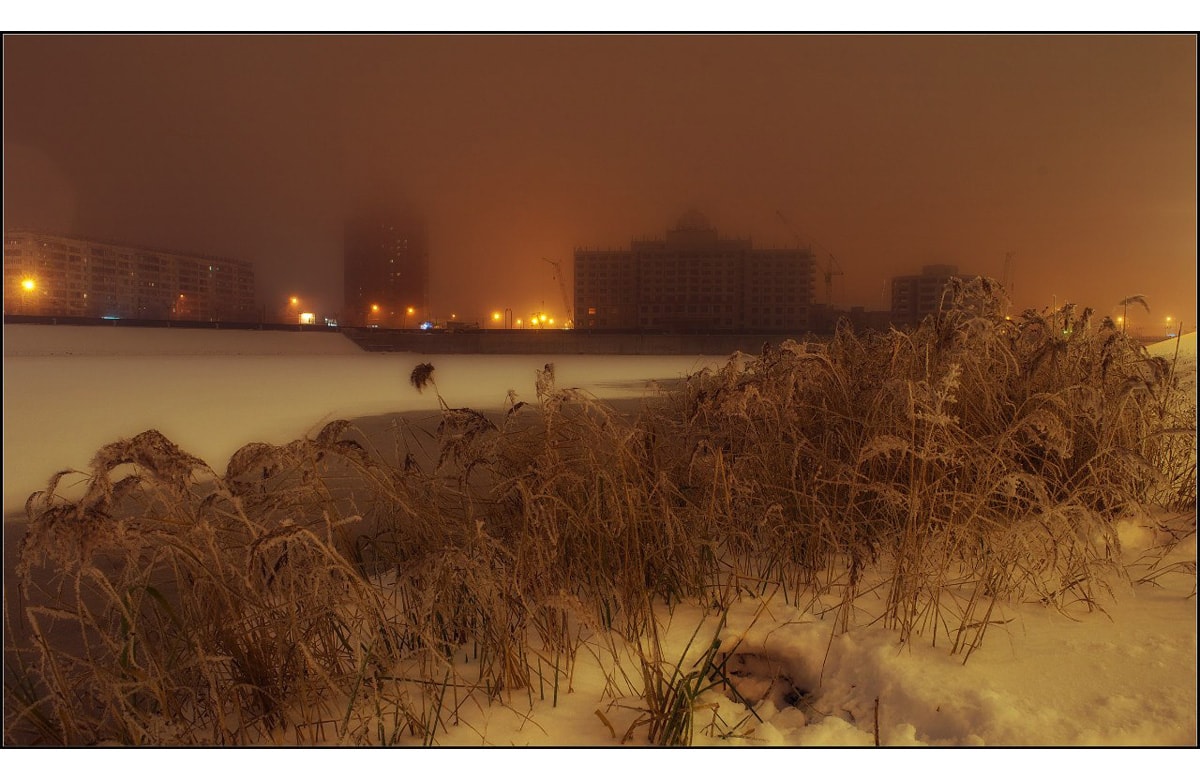 Фото Йошкар-Олы, фотографии Йошкар-Ола, Марий Эл, зимний город, набережная реки Кокшага, лед на реке, ночной город, туман