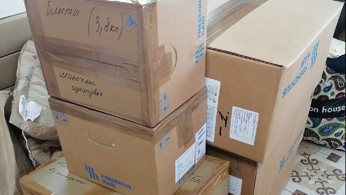 Семь коробка. Коробки с гуманитарной помощью. Гуманитарная помощь. Сбор гуманитарной помощи. Североморск гуманитарная помощь.