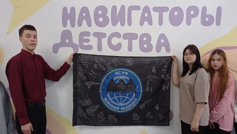 Бойцы СВО передали школьникам Козьмодемьянска флаг с передовой