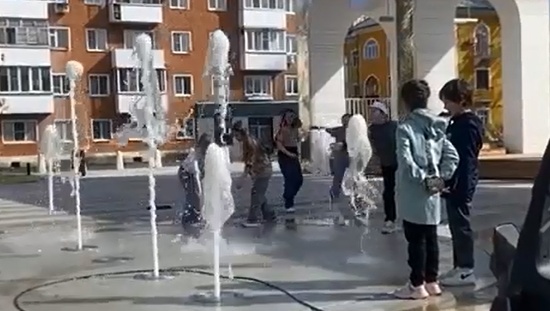 В Волжске запустили новый сухой фонтан