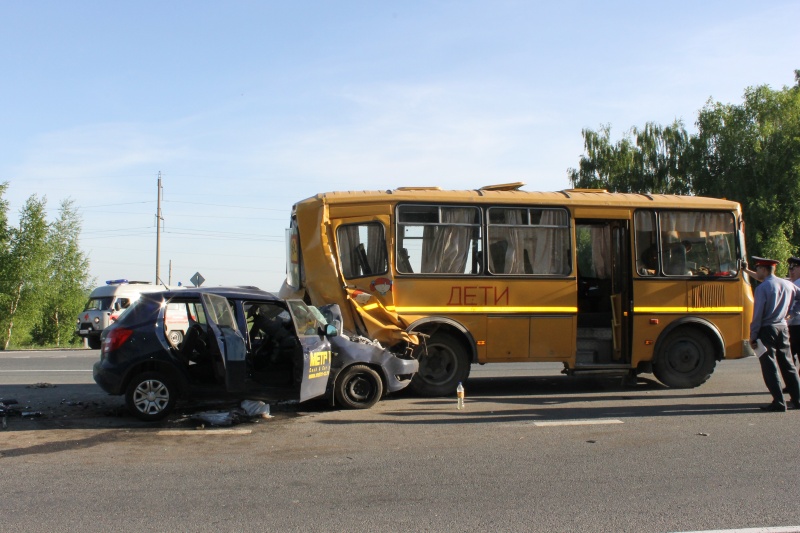 Авария автобуса с детьми. Авария со школьным автобусом. Школьный автобус ПАЗ ДТП.