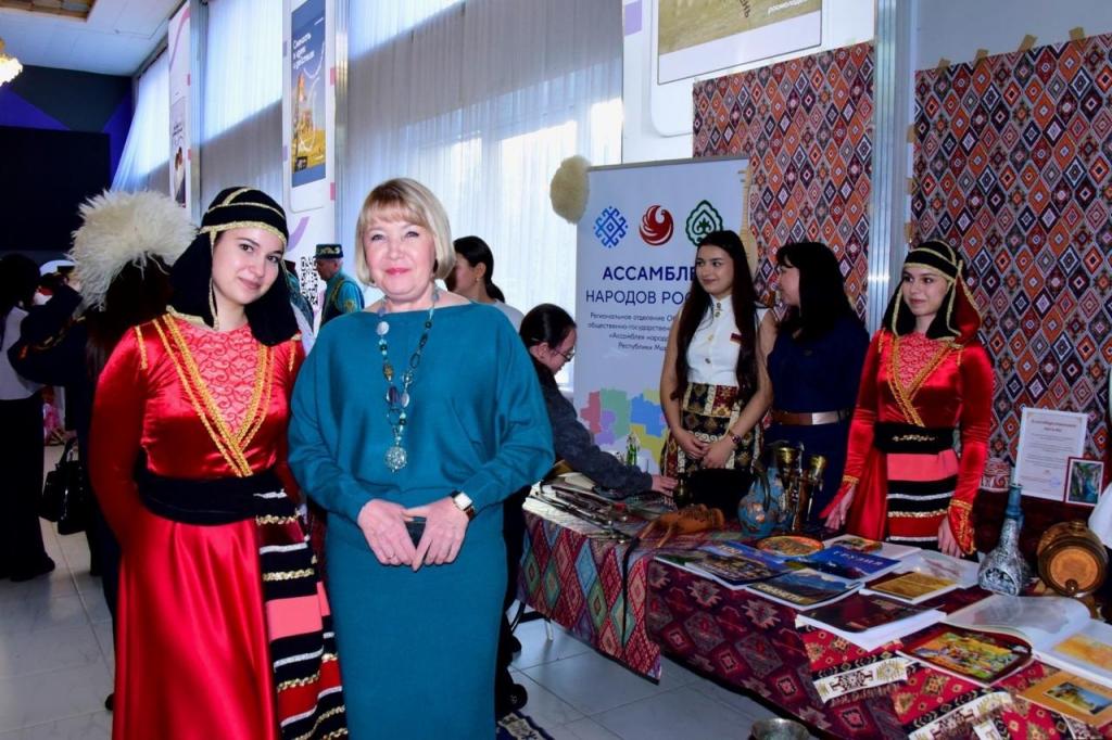 Rus pornosi: Asrab olingan qizimni sikdim Tambovdagi rus porno partiyalari