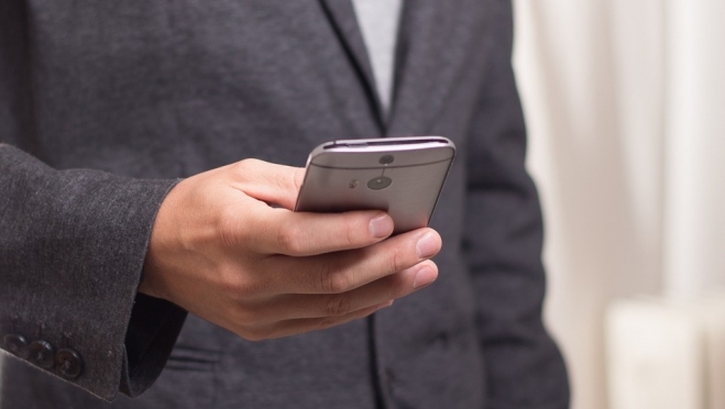 У пенсионера в больнице украли дорогой телефон