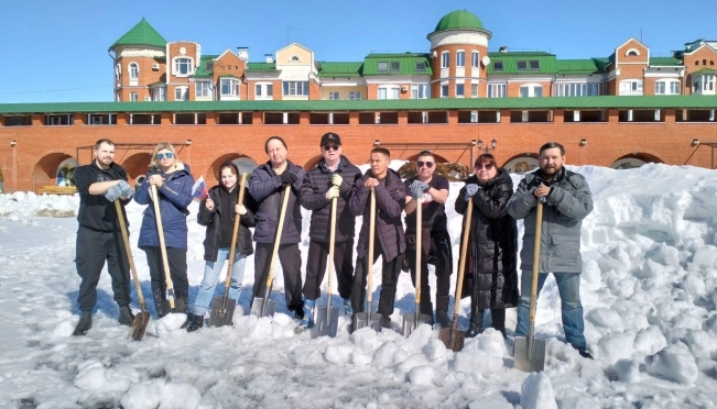 В Царевококшайском Кремле прошёл первый весенний субботник