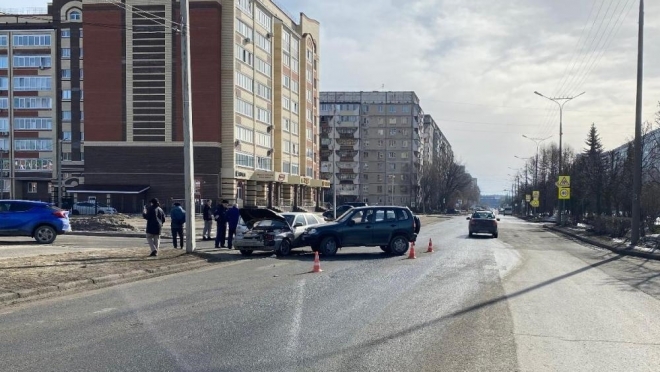 В Йошкар-Оле 64-летний водитель на иномарке устроил ДТП