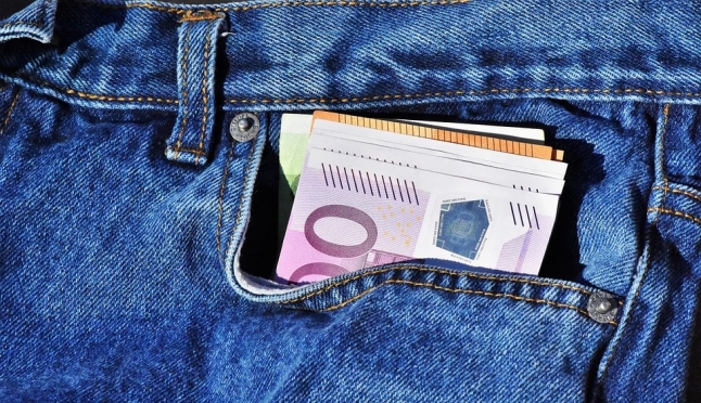 Праздник не удался: звениговский гость лишился денег и телефона