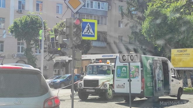 На перекрёстке двух проспектов в Йошкар-Оле не работает светофор