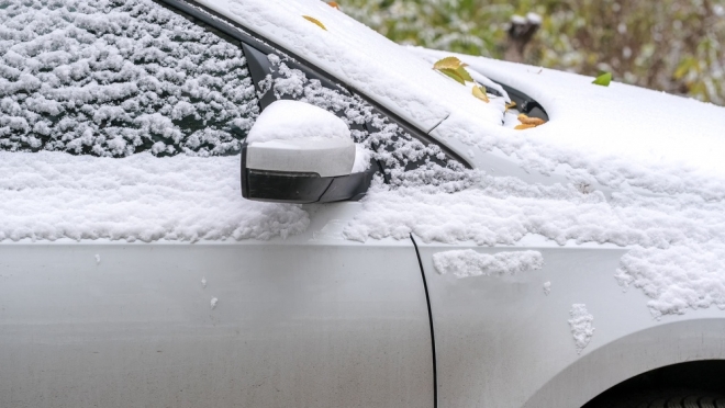 Эксперт пояснил, что делать в случае повреждения машины на парковке