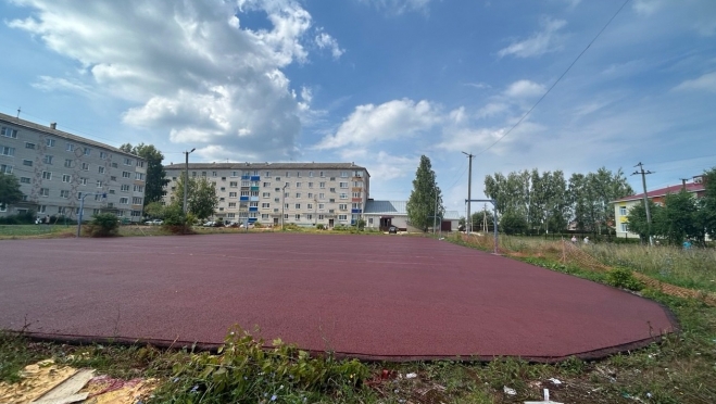 В посёлке Советский продолжается обустройство спортплощадки