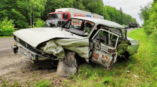 В Марий Эл пьяный водитель на иномарке протаранил «Москвич» пенсионера
