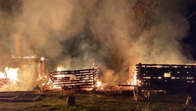 Два жителя посёлка Куженер погибли в горящем доме