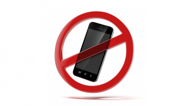 В российских школах запретили пользоваться телефонами