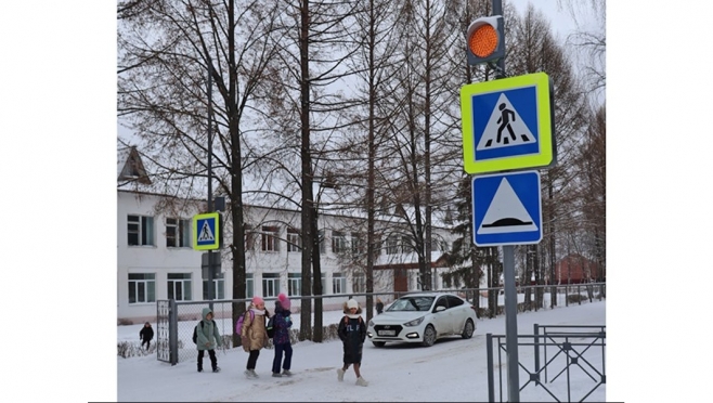 В Советском районе устанавливают школьные светофоры