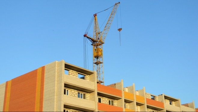 Директора строительной компании оштрафовали за махинации со сроками сдачи дома