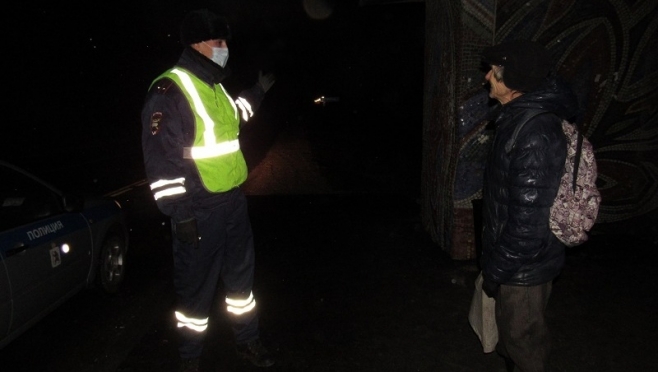 В Медведевском районе автоинспекторы предлагают пешеходам «засветиться»