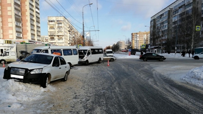 УГИБДД раскрыло подробности ДТП с маршрутками в Сомбатхее
