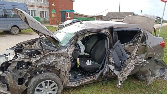 В Медведевском районе в ДТП пострадал пассажир Renault Logan
