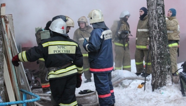 Пожарные Йошкар-Олы вынесли мужчину из горящей квартиры