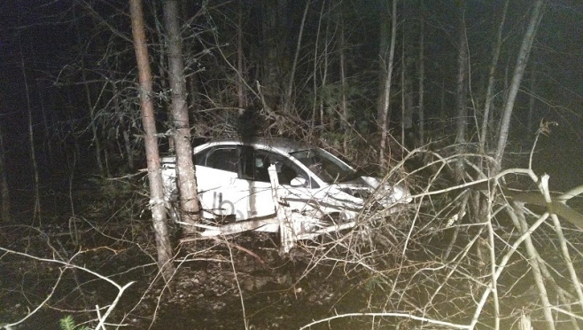 В Волжском районе таксистка перевернулась в кювет
