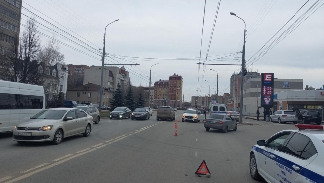 В Йошкар-Оле 21-летний водитель «Лады Приора» врезался в дорогую иномарку