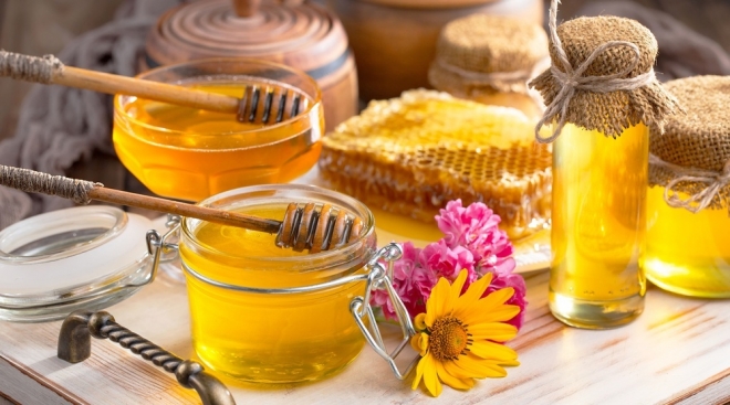 Почему сегодня на столах должно стоять блюдце с мёдом