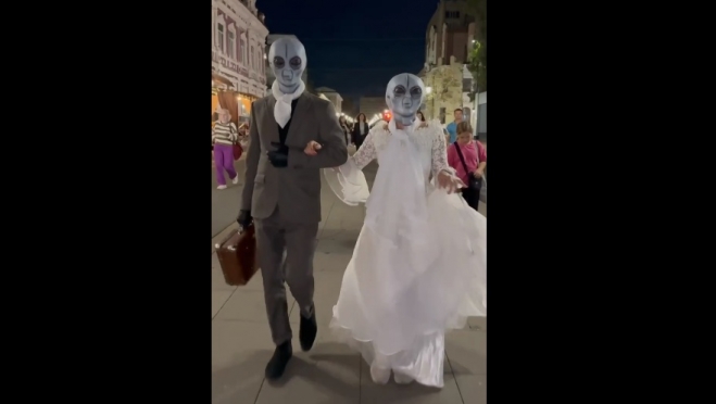 Жители Саратова стали свидетелями свадьбы «инопланетян»