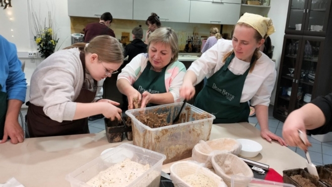 В Марий Эл членов семей участников СВО учили печь домашний хлеб