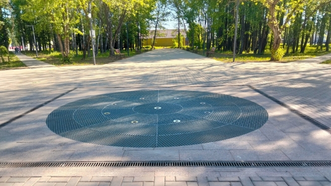 Новый пешеходный фонтан в Мари-Туреке сломали через три дня после запуска