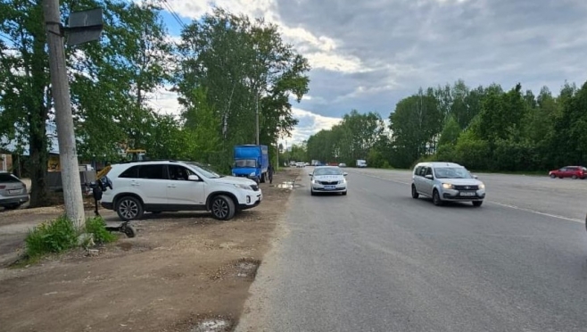 На Сернурском тракте сбили молодого человека на электросамокате