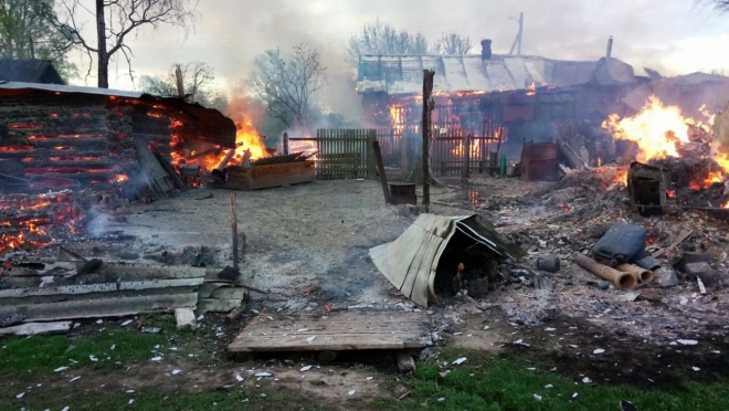 В Новоторъяльском районе сгорел двухэтажный жилой дом