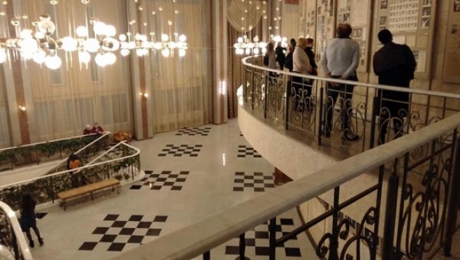 Подростков, преступивших закон, пригласили в театр