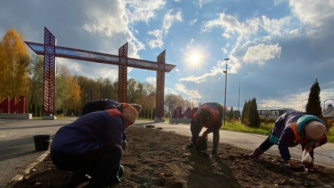 В Марий парке посадили 2,5 тысячи красных тюльпанов