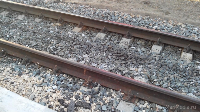 16-летний подросток, сбитый локомотивом, находится в Волжской ЦГБ