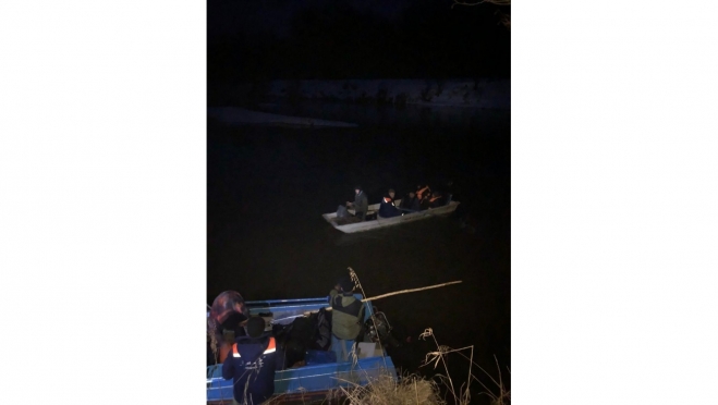 На реке Илеть потерпел бедствие катамаран с туристами