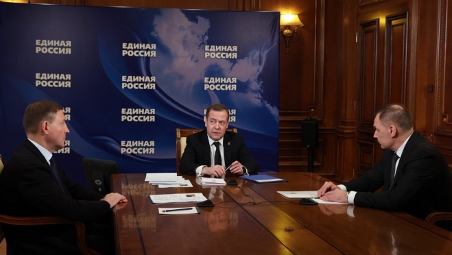 Глава Марий Эл поздравил с юбилеем Дмитрия Медведева