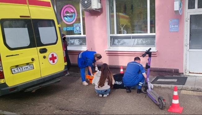 В Йошкар-Оле подростки на электросамокате сбили пожилую женщину