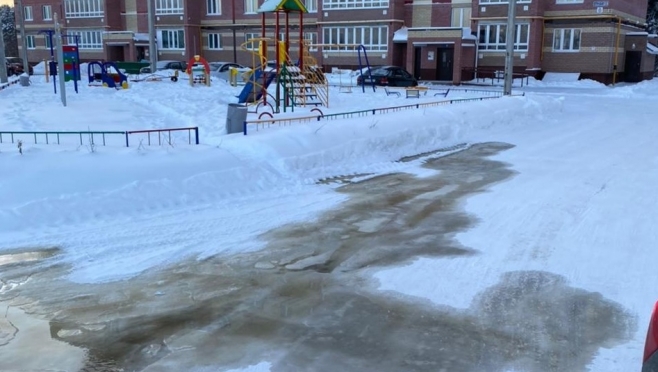 Дворы новостроек в Руэме заливает канализацией