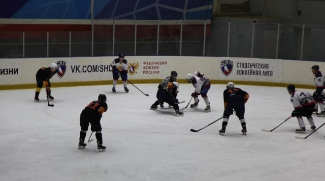 В Казани проходит Кубок ПФО среди студенческих любительских хоккейных команд