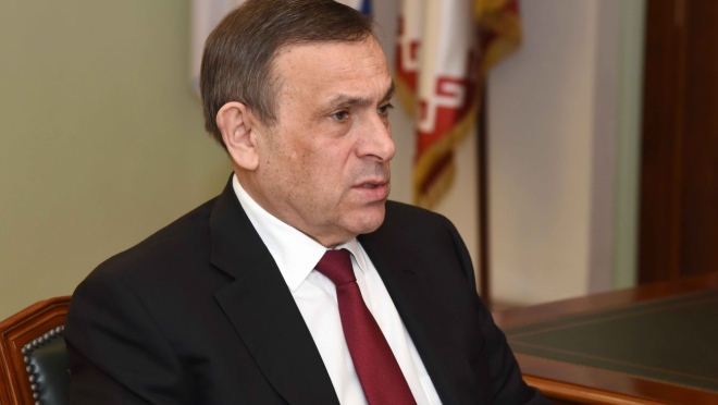 Александр Евстифеев принимает поздравления по случаю дня рождения