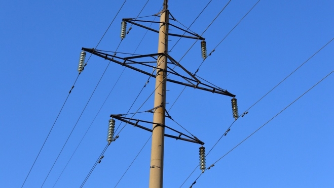 На проспекте Гагарина автоледи врезалась в опору ЛЭП