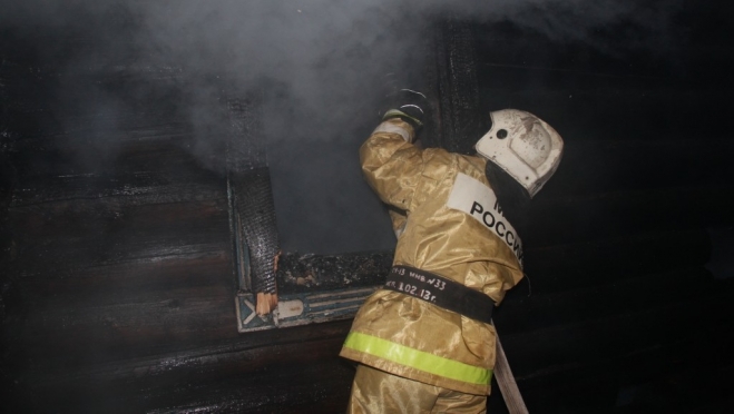В Волжске на пожаре пострадали двое пожарных