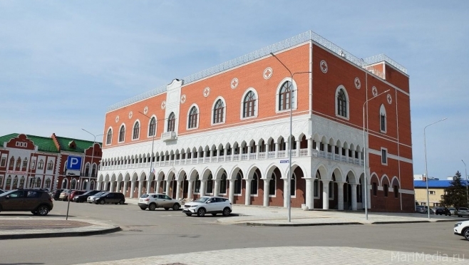 В Йошкар-Оле до вечера закрыта парковка у Дома дружбы народов