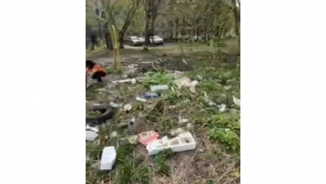 В Йошкар-Оле территорию за поликлиникой №2 превратили в свалку