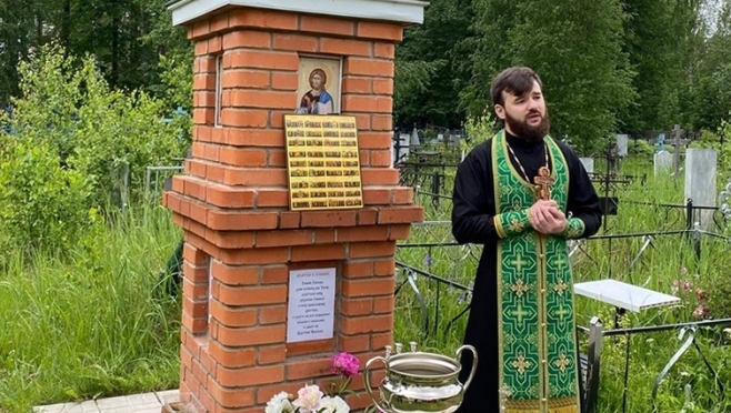 На кладбище в Пембе освятили столбовую часовню