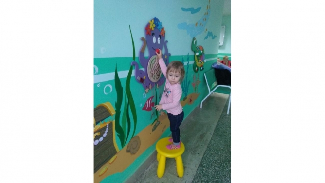 В поликлинике №5 малыши не дотягиваются до бизи-бордов