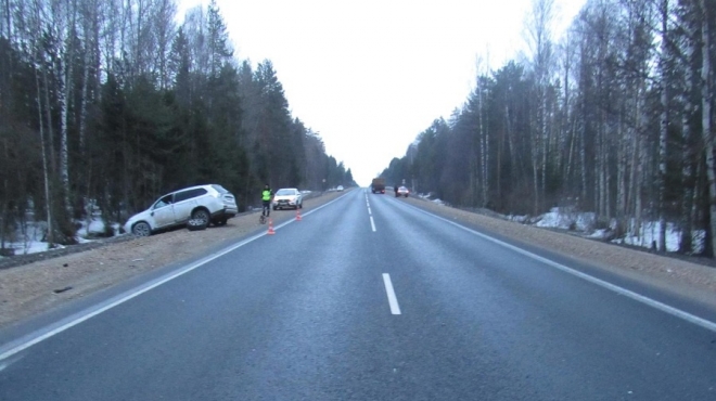 Ночью на Казанском тракте столкнулись иномарка и «КамАЗ»