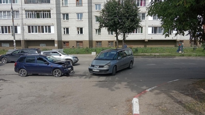 В Йошкар-Оле водители не поделили дорогу