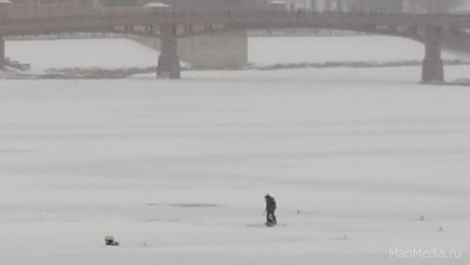 В Марий Эл любители зимней рыбалки вышли на первый лёд