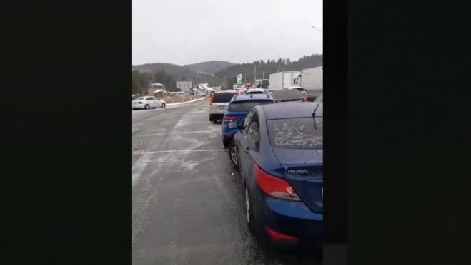 ПФО: трасса до Уфы полностью парализована из-за гололёда